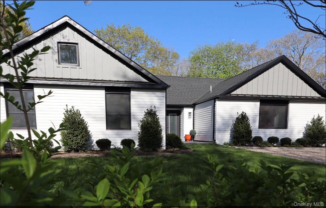 Building Photo - 10 Hampton St