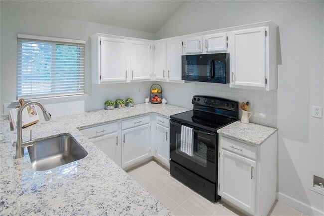 Building Photo - Boxwood Drive