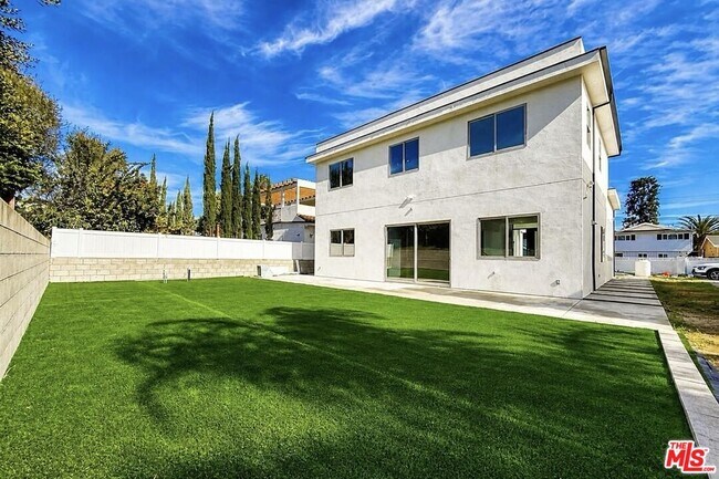 Building Photo - 6723 Sunnyslope Ave