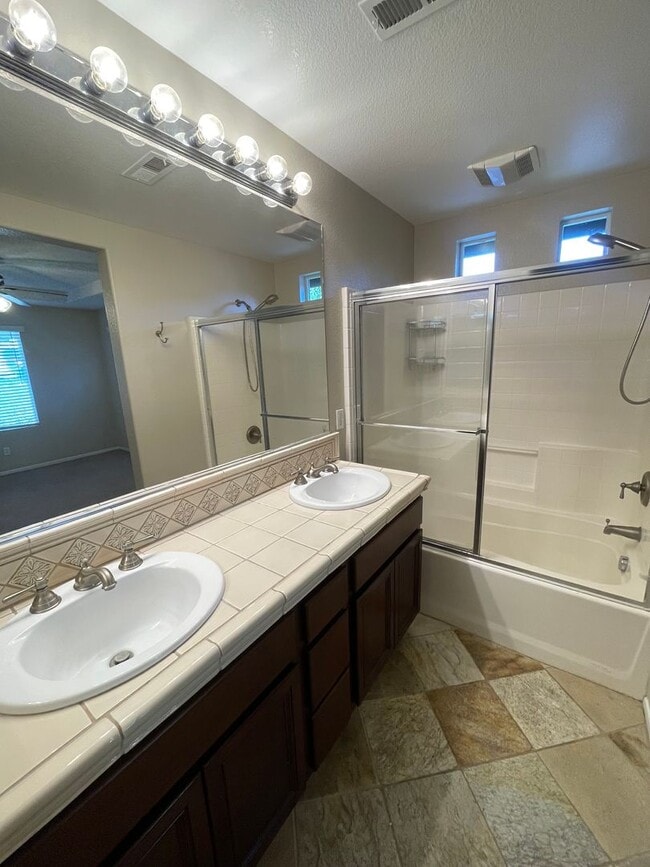 Building Photo - Beautiful Three Story Townhome In San Elij...