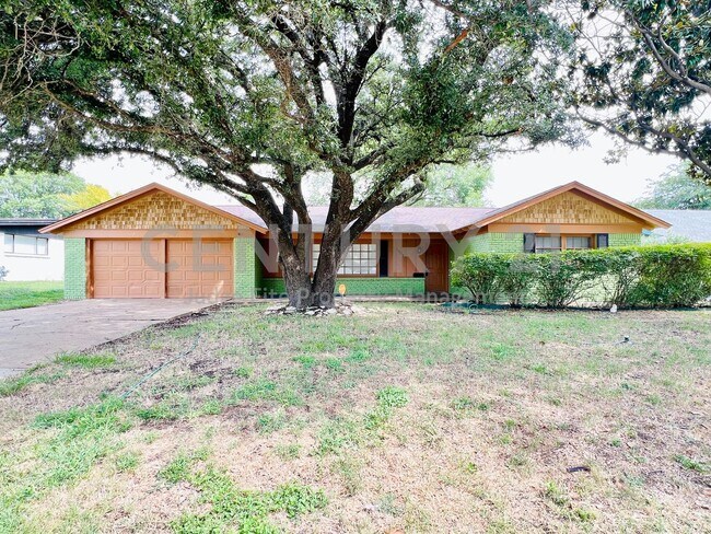 Primary Photo - Beautifully Refreshed 3/2/2 in Fort Worth ...
