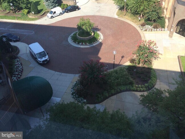 Building Photo - Georgetown. Upper *** Large, Stylish, Top ...