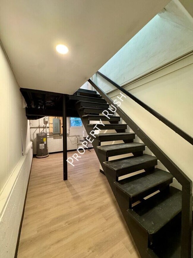 Building Photo - 3906 Forest Highland Cir