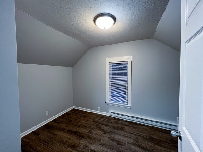 Bed #1 - 5202 Leighton Ave