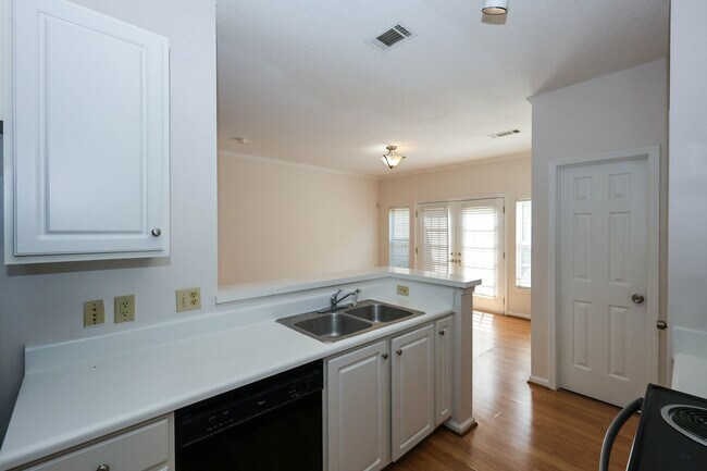 Building Photo - 230 Amal Dr SW