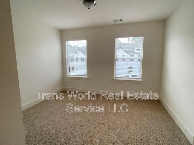 Building Photo - 158 N Auburn Landing Pl