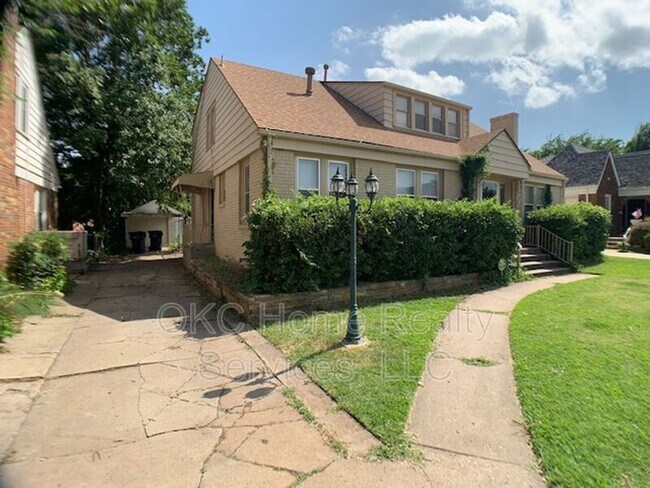 Building Photo - 2128 NW 25th St