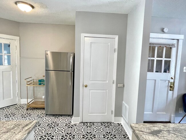 Building Photo - 2112 Maury Ave