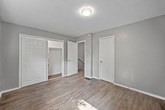 Building Photo - Diamond Villas