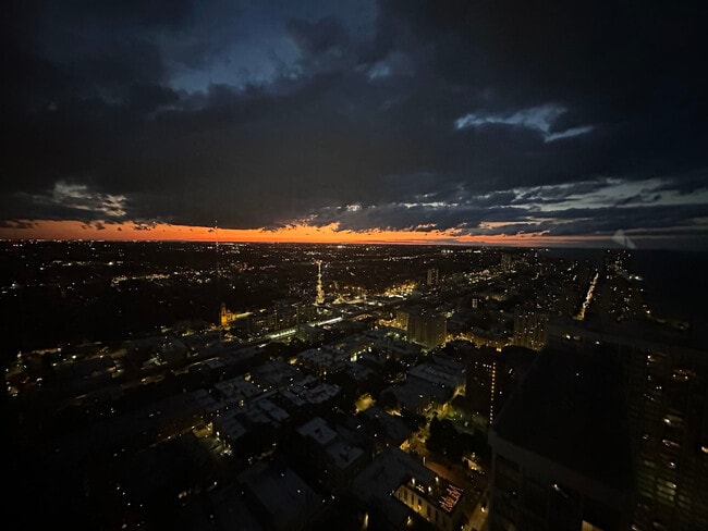 Building Photo - 5415 N Sheridan Rd