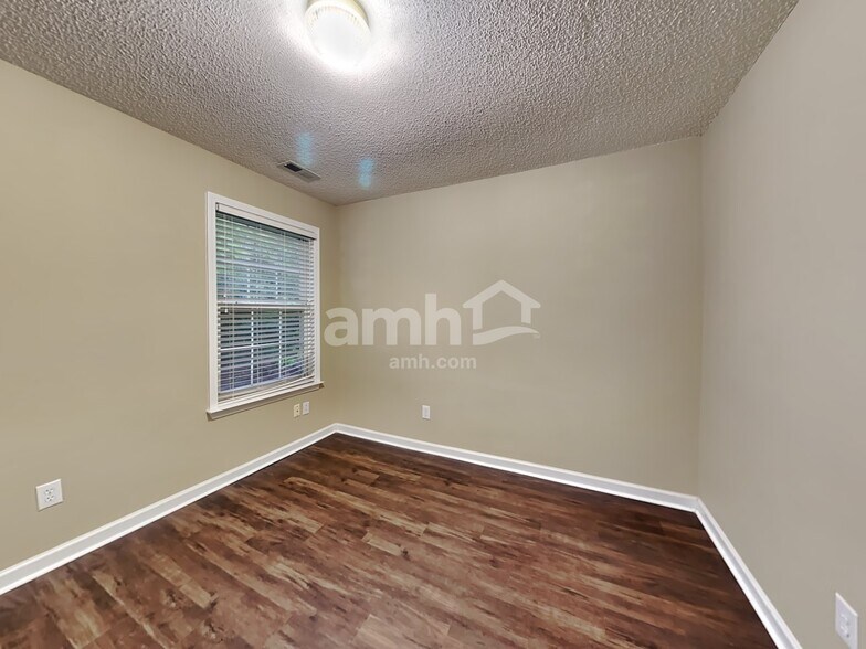 Building Photo - 114 Ridge Lake Dr