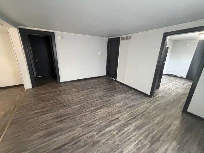 Building Photo - 609 Martin-