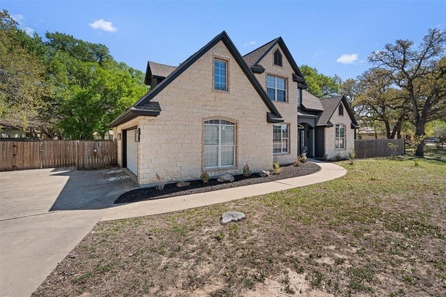 Building Photo - 312 Country Club Dr