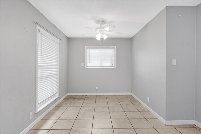 Building Photo - 3806 Kaplan Dr
