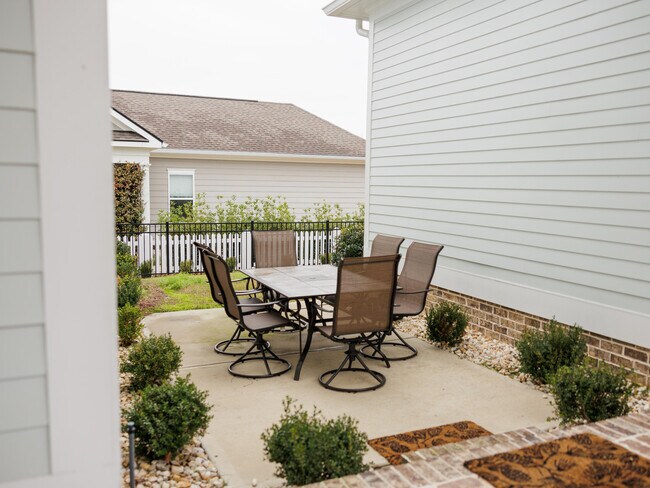 Building Photo - 908 Kestrel Dr