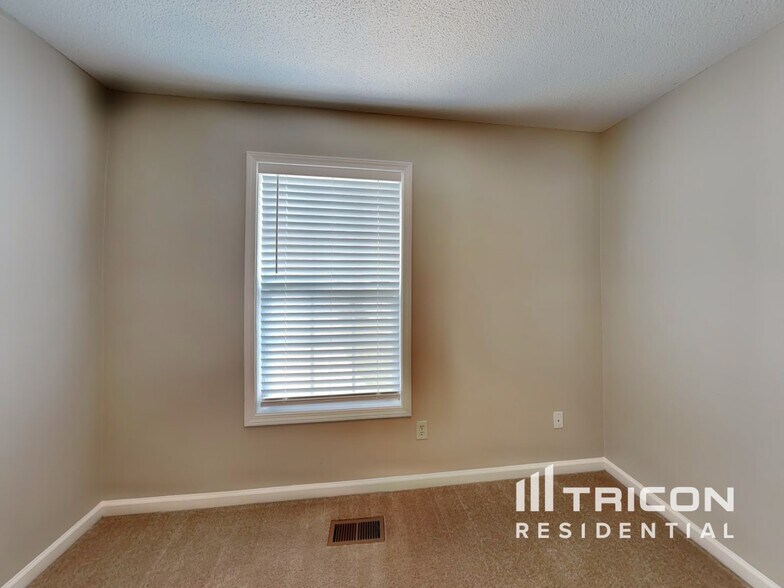 Building Photo - 463 Thorn Thicket Dr