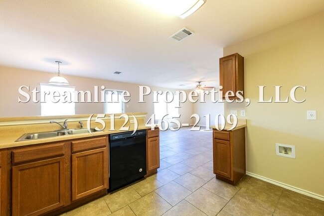 Building Photo - Beautiful 4 bedroom home in Del Valle!