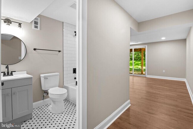 Building Photo - 2613 Ebony Rd