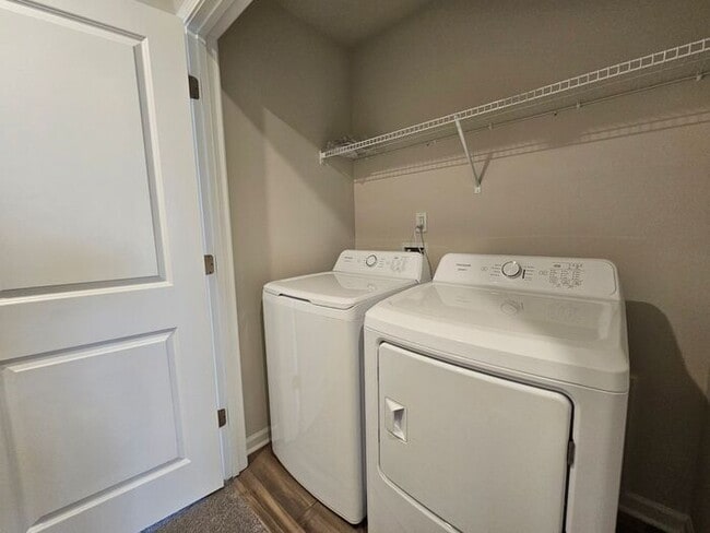 Building Photo - Taylor Hill