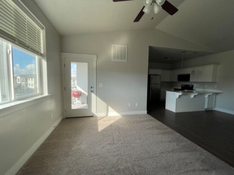 Building Photo - 761 N 260 W