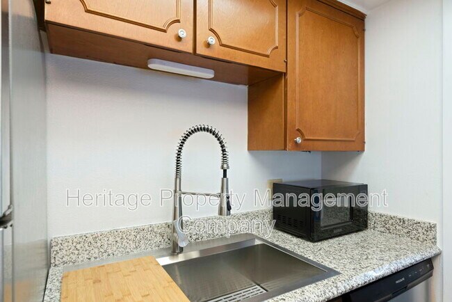 Building Photo - 8401 N New Braunfels Ave