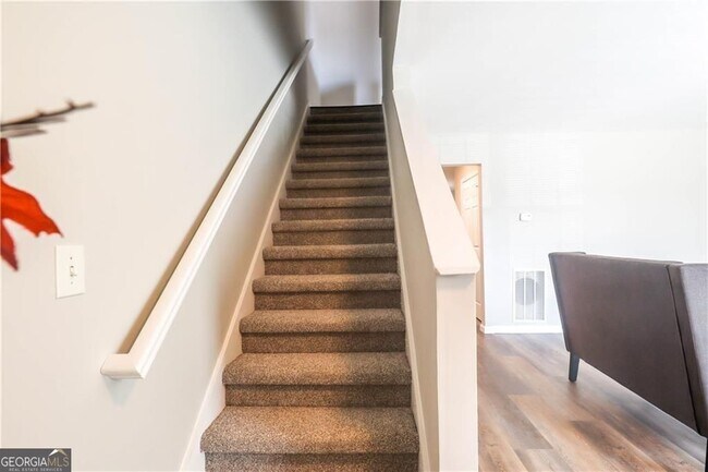 Building Photo - 5823 Strathmoor Manor Cir