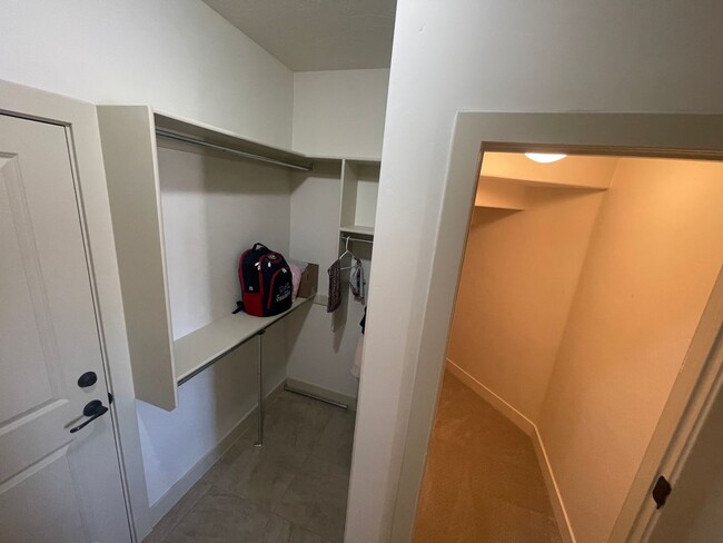 Building Photo - Immaculate 1 Bedroom, 1 Bathroom Casita in...