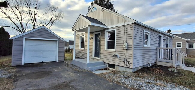 Building Photo - 2 Bedroom 1 Bathroom in Mount Joy!