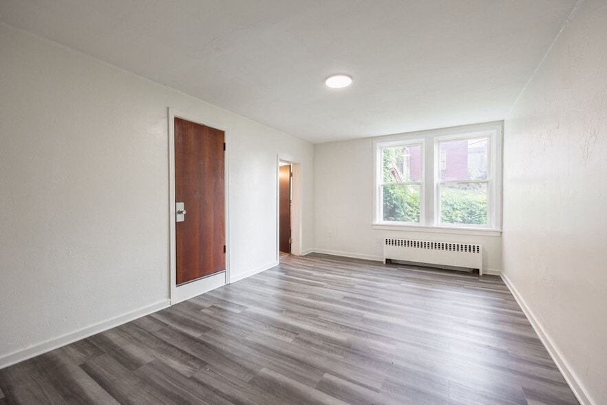 Building Photo - 2040 Brownsville Rd