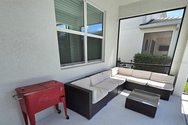 Building Photo - 3810 Oakville Ave