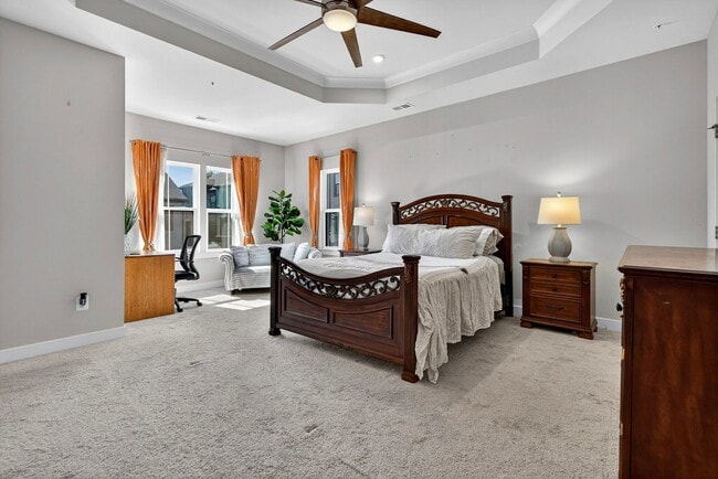 Building Photo - Luxurious 3 Bed 2.5 Bath Townhome In Beautiful Foster's Glen