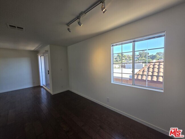 Building Photo - 2241 Branden St