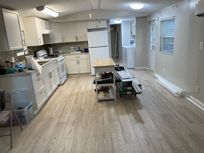 Building Photo - 28 N Shady Ln