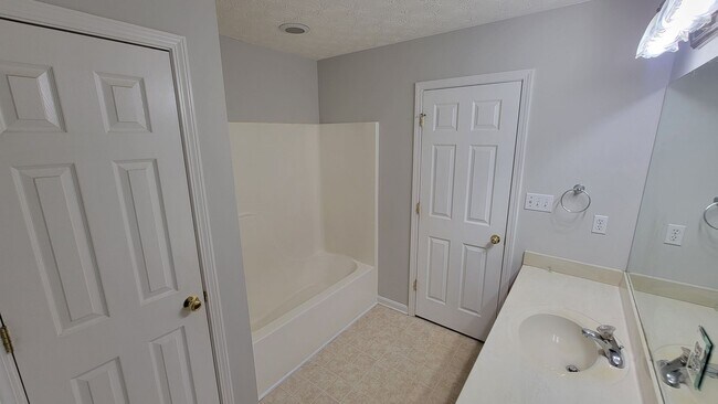 Building Photo - Adorable 3-Bedroom 2-bath Home in Mount Washington!!!