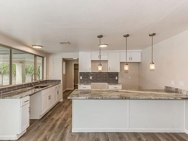 Building Photo - 4BR w/ Pool + Covered Patio in Tucson 85704