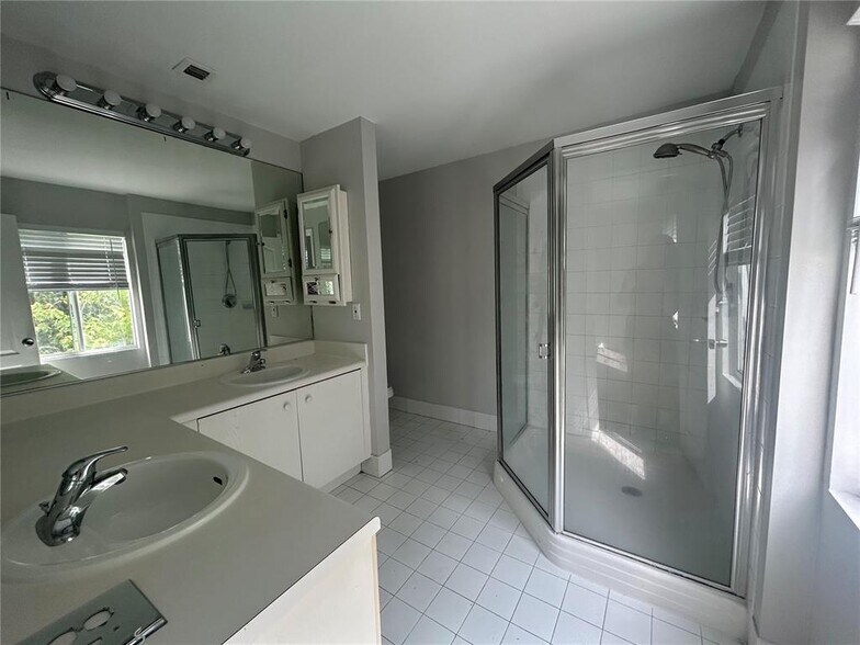 Building Photo - 4752 NW 59th Mnr
