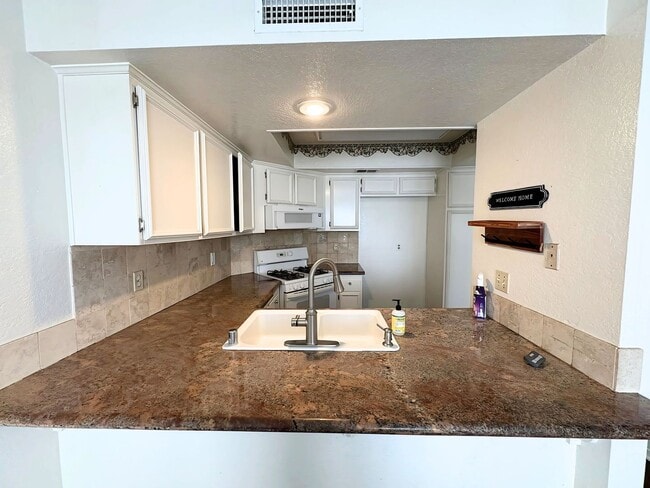 Building Photo - 3 Bedroom Rancho Cucamonga Condo