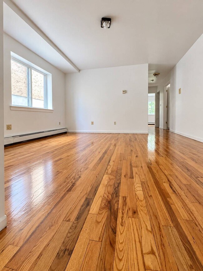 Building Photo - 4336 Baychester Ave