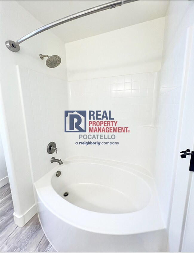 Building Photo - "AMAZING NEW HOME FOR RENT" 3 Bed 2 Bath - 2 Car Garage