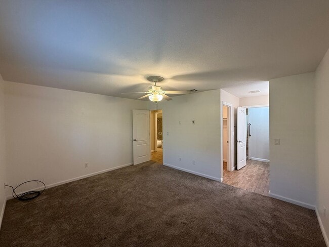 Building Photo - Single story 3 bedroom with attached Garage!