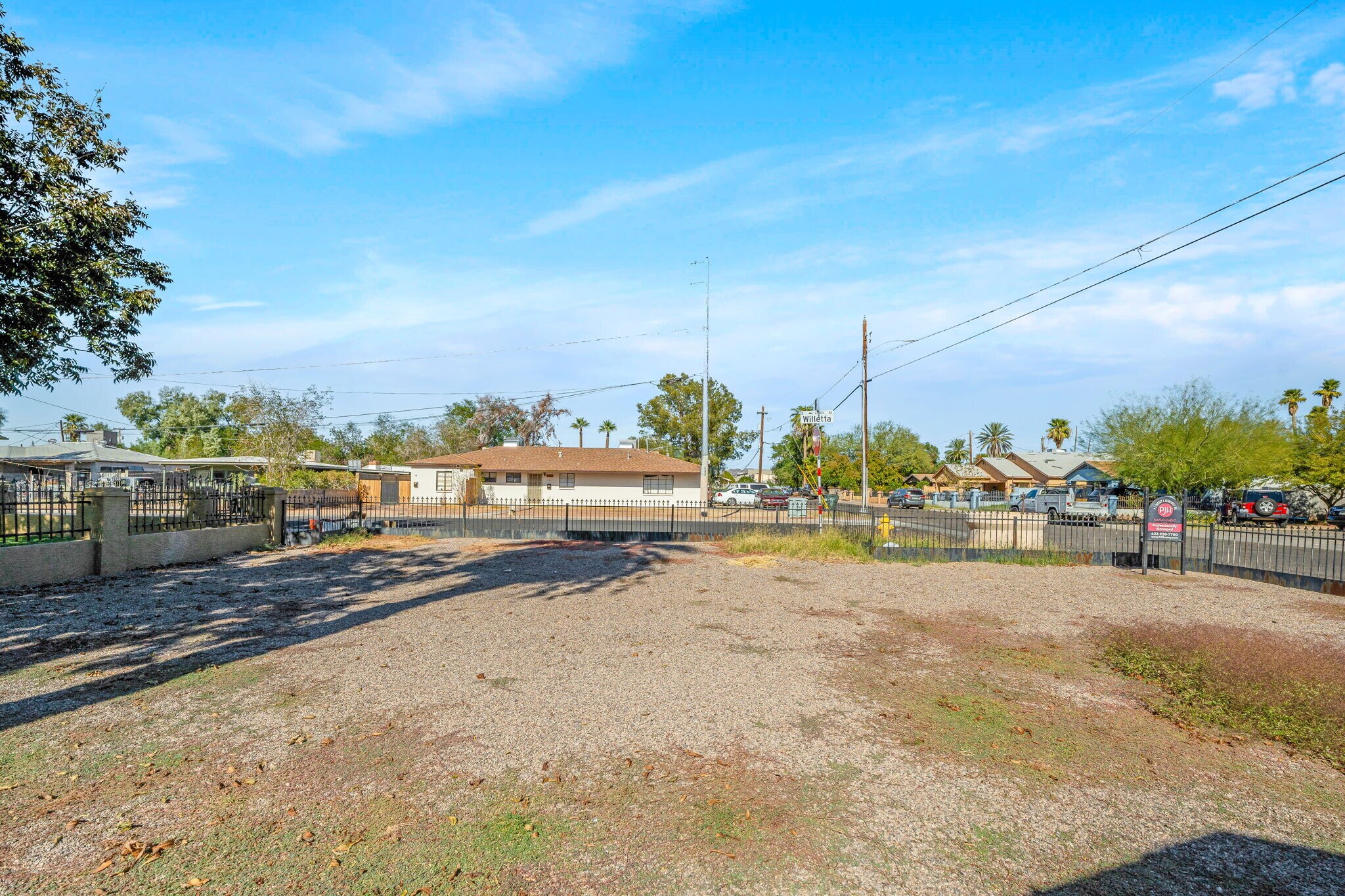 Building Photo - 2745 E Willetta St