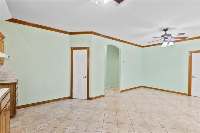 Building Photo - 908 E Belknap St