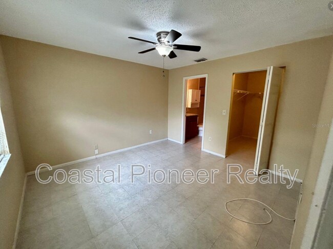 Building Photo - 5723 Kneeland Ln