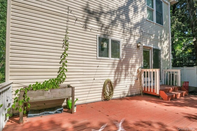 Building Photo - 75 Woodcrest Ave