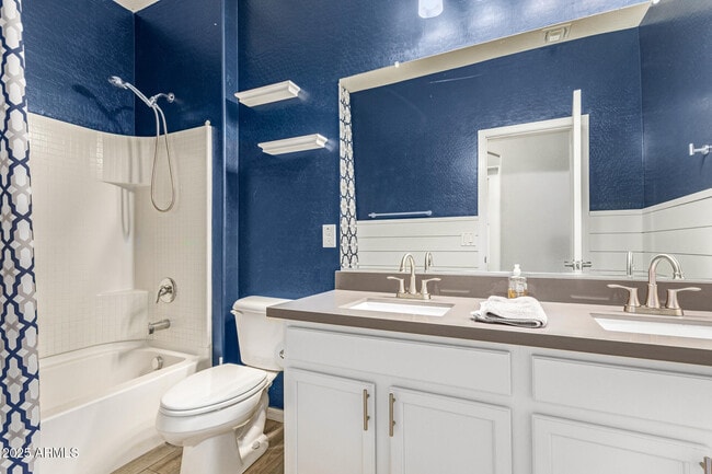 Building Photo - 743 E Constance Wy