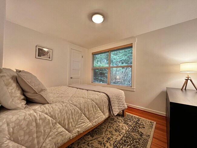 Building Photo - Fully Furnished Historic Fort Ward Townhome on Bainbridge Island