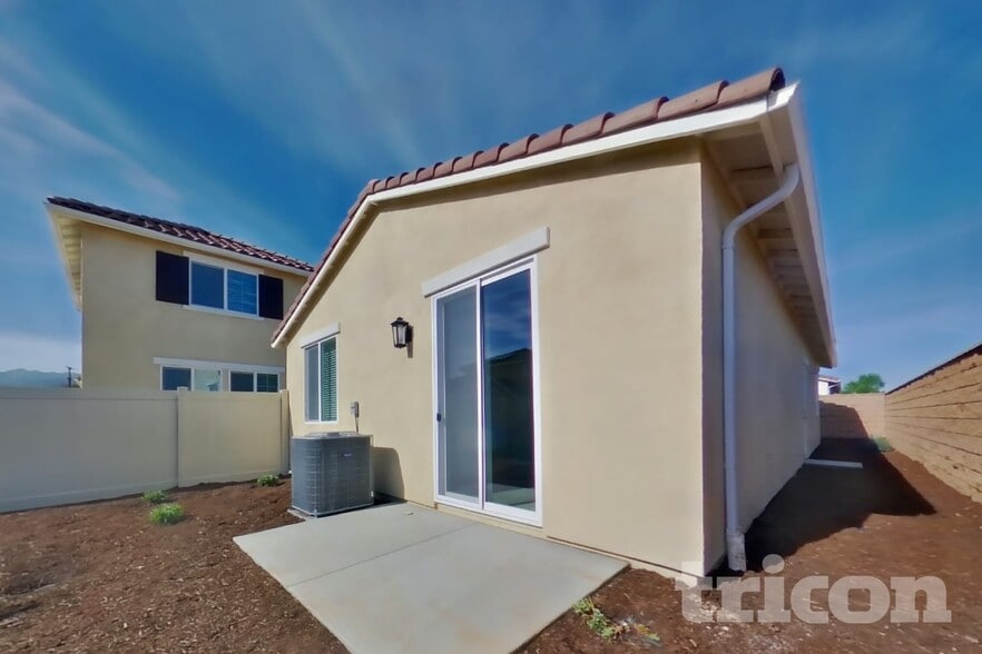 Building Photo - 611 Citron St