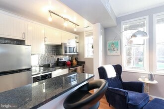 Building Photo - 1800 Queens Ln