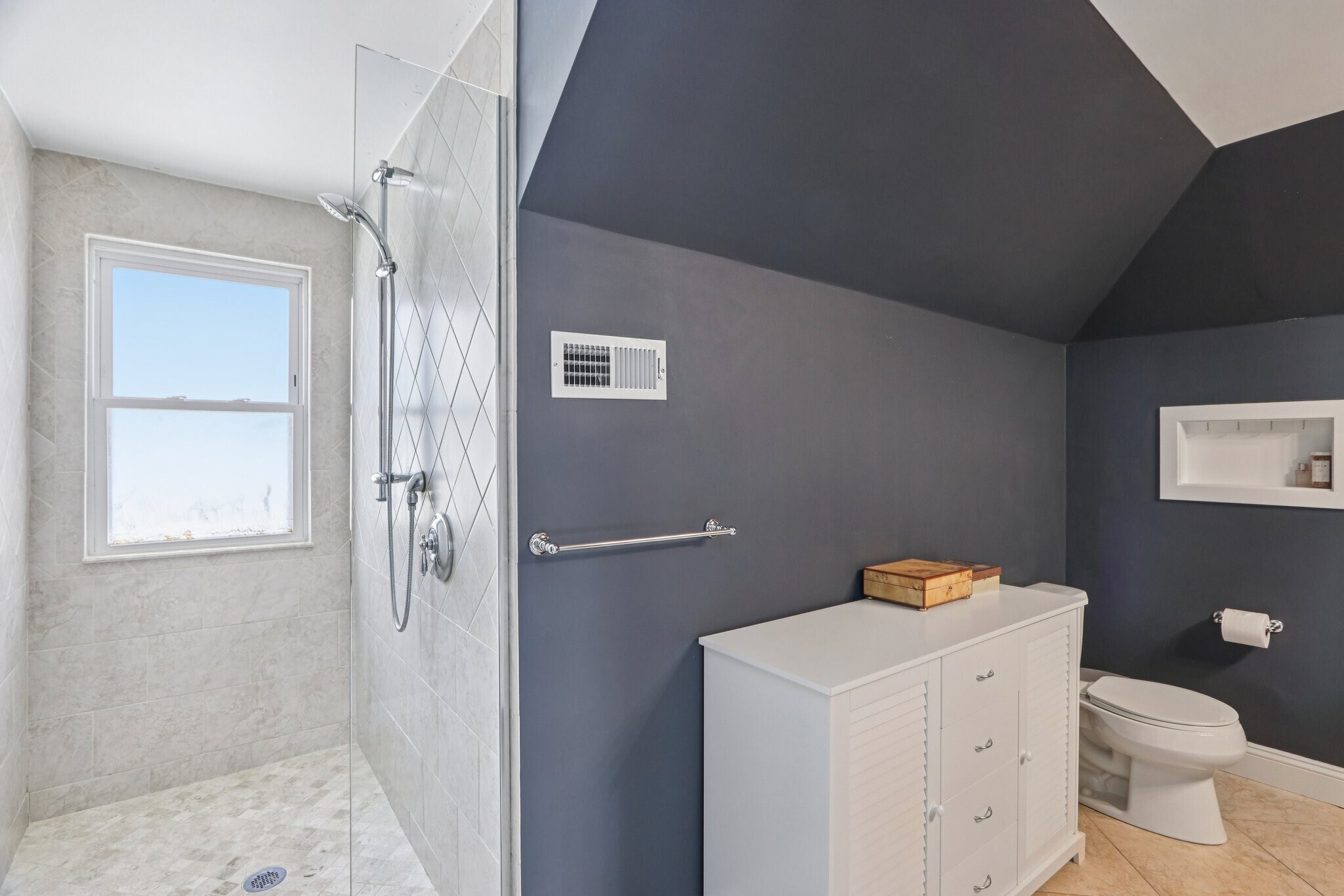 Building Photo - 424 Centre St