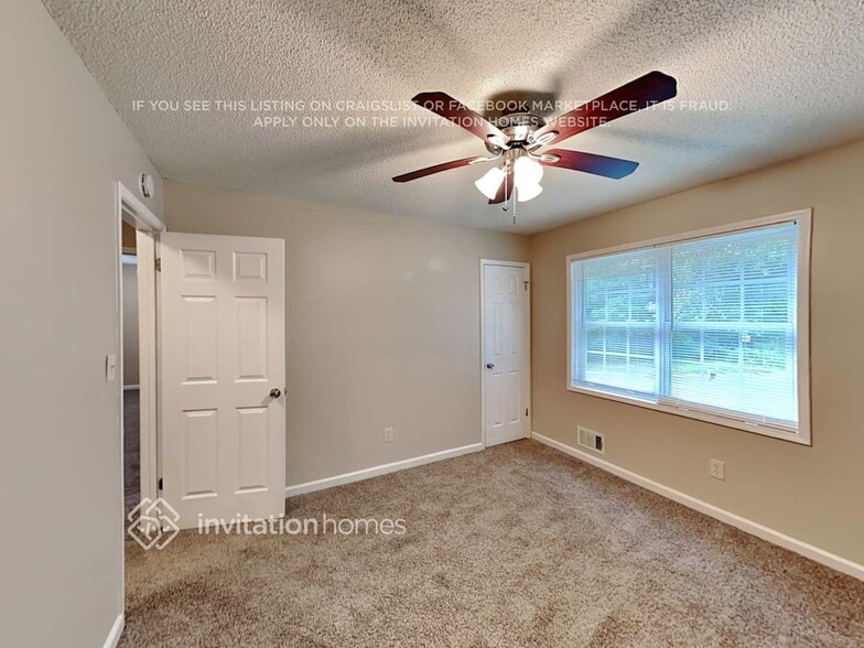 Building Photo - 5660 Tracy Dr SE